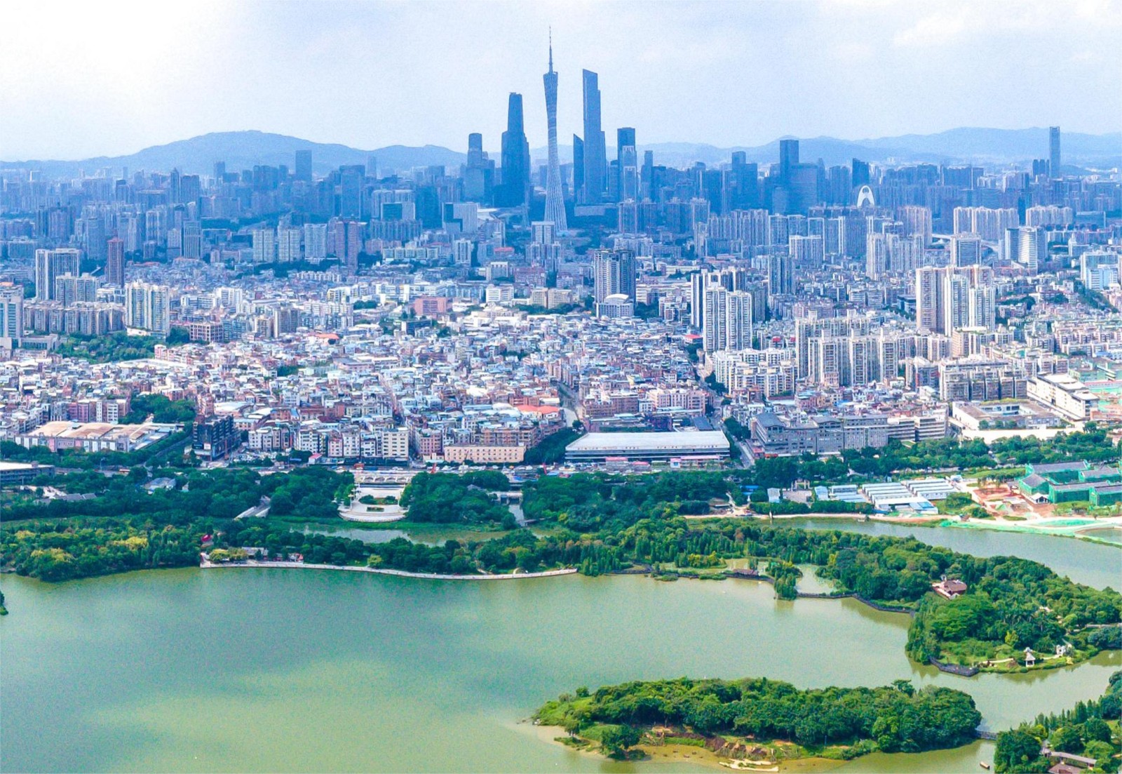 攝圖網(wǎng)_501631960_航拍全景海珠湖公園城市建筑群(企業(yè)商用).jpg